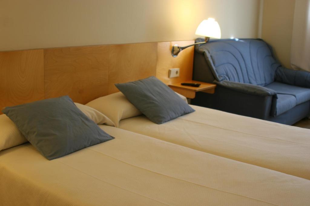 Hotel Rambla Figueres Oda fotoğraf