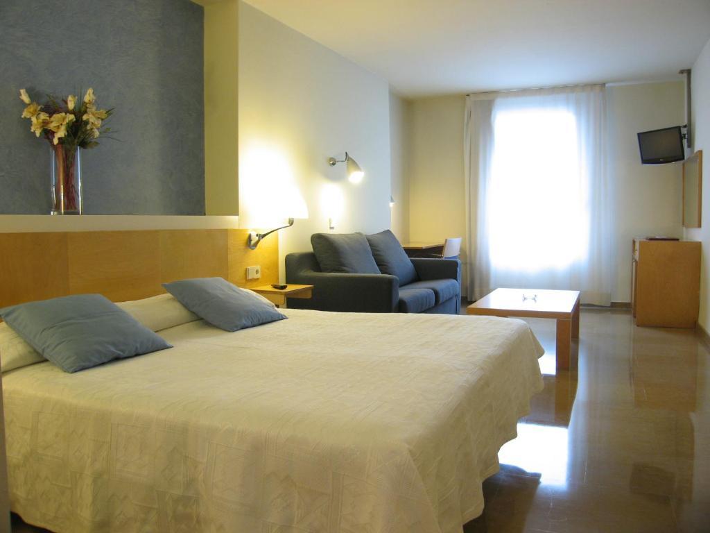 Hotel Rambla Figueres Oda fotoğraf